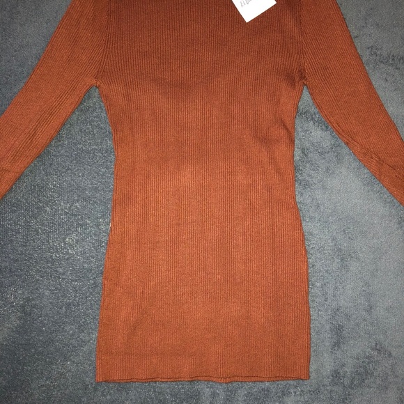 REVAMPED NEW TURTLENECK - Picture 4 of 6